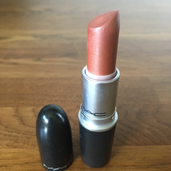 mac jist lipstick